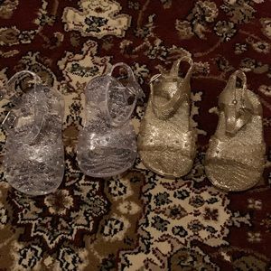 2 pairs silver and gold infant jellies sz4